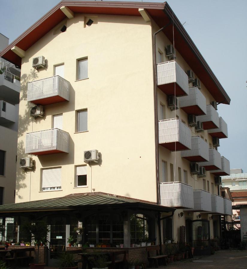 La Quercia Hotel Lignano Sabbiadoro Exterior photo
