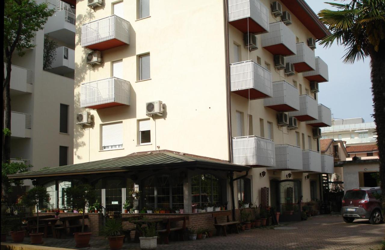 La Quercia Hotel Lignano Sabbiadoro Exterior photo