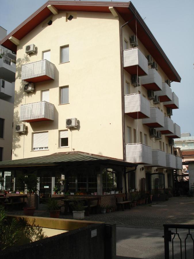 La Quercia Hotel Lignano Sabbiadoro Exterior photo